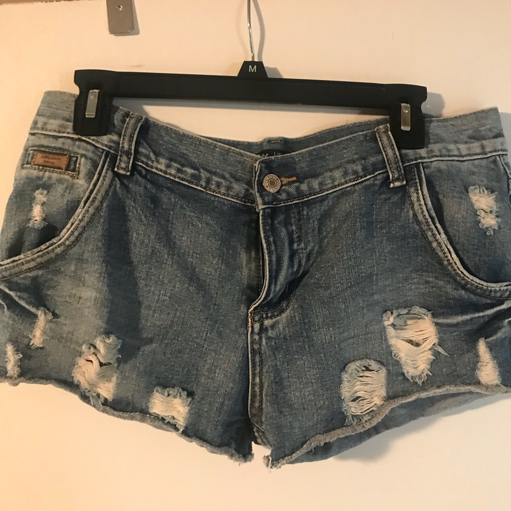 Olilily destroyed jean shorts size M
